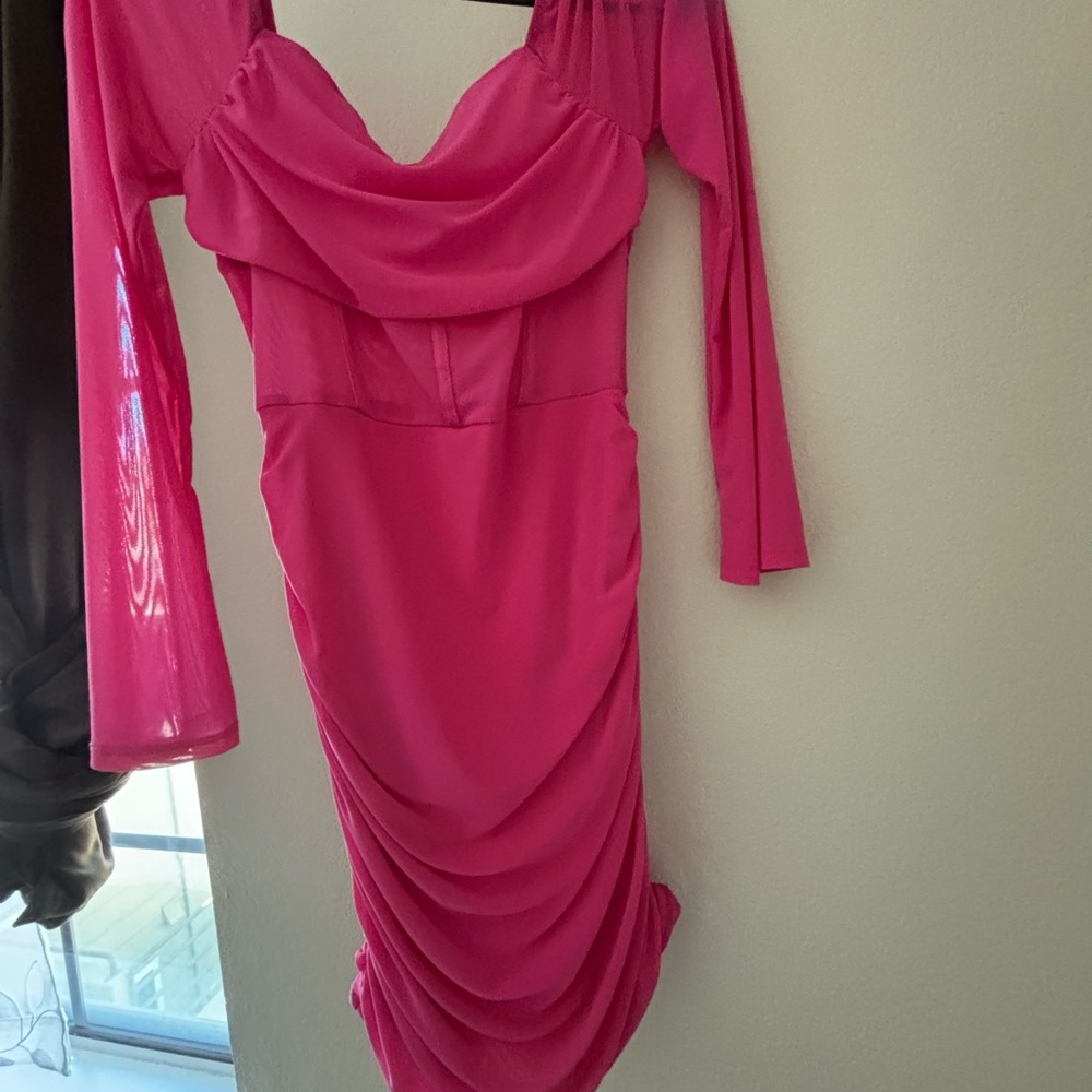 Chic Fuchsia Long-Sleeve Mini Dress